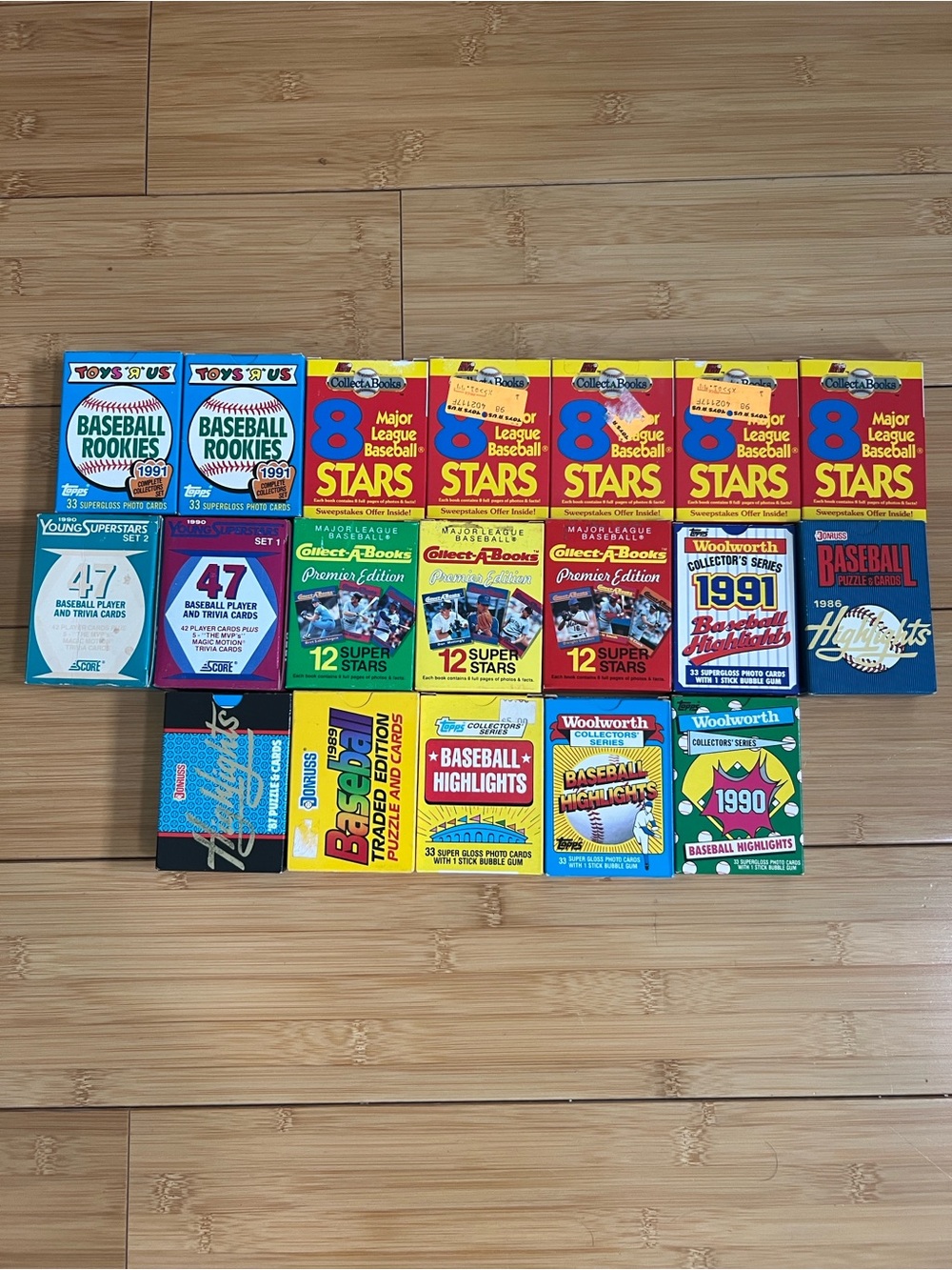 Lot of 19 Toys 'R' Us Topps Baseball Rookies & Score Young Superstars Card Packs